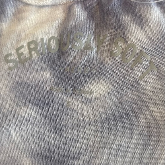 Aeropostale. Sz Small. Crop Top.. Small hole Rt arm. - Picture 12 of 16